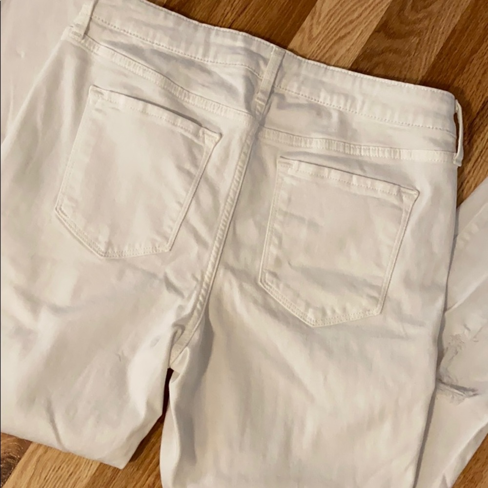Old Navy 💕 White Distressed Mid-Rise Skinny Jeans - Picture 6 of 6